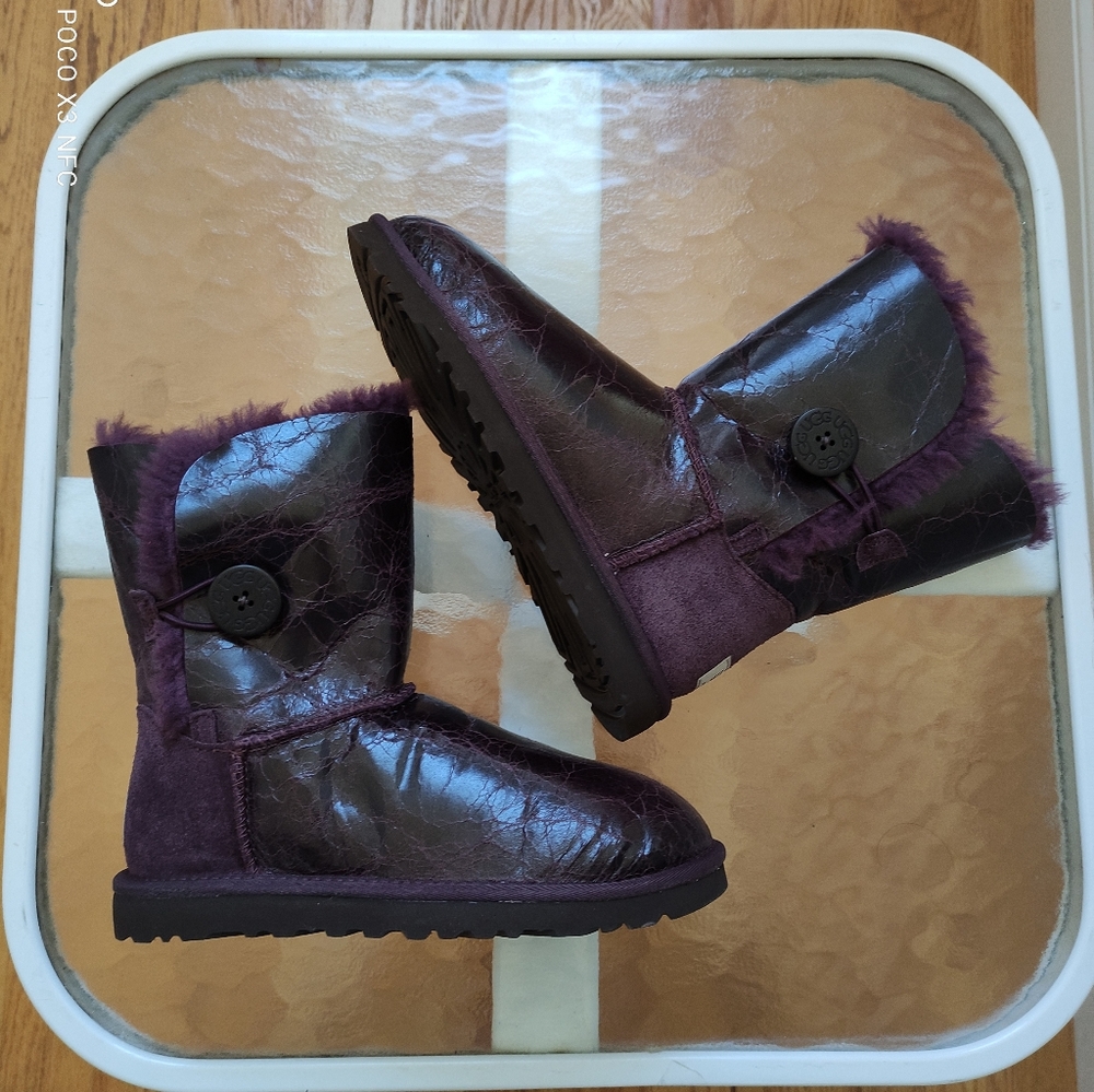 New Without Box Ugg Krinkle Bailey Button Sheepsk… - image 4